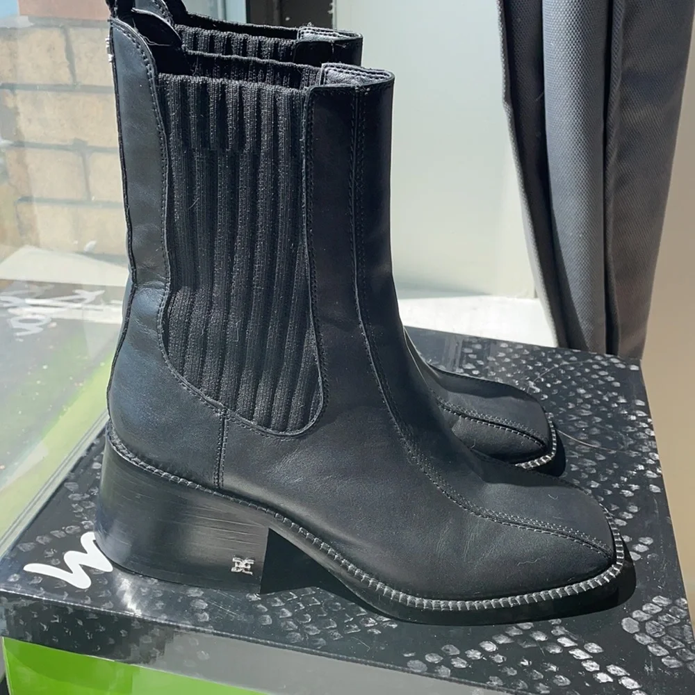 Sam Edelman Dasha Black Leather Chelsea Boot 7 - Picture 3 of 11